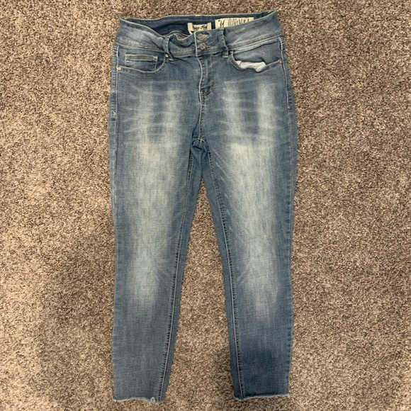 Juniors high rise skinny jeans - Picture 2 of 4